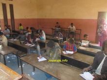 تلاميذ في امتحان سابق لدخول السنة الأولى إعدادية في إحدى مدارس ازويرات (أرشيف)