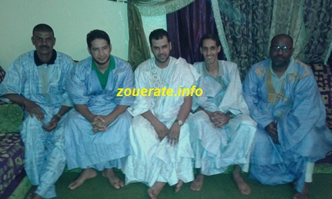 اعل ولد اعمر يتوسط اعضاء مكتب فريق قدماء ازويرات