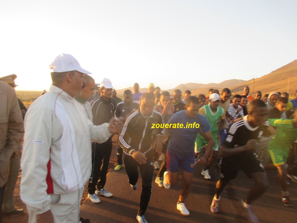 قائد المنطقة العسكرية الثانية لدى إعطائه إشارة انطلاق السباق 