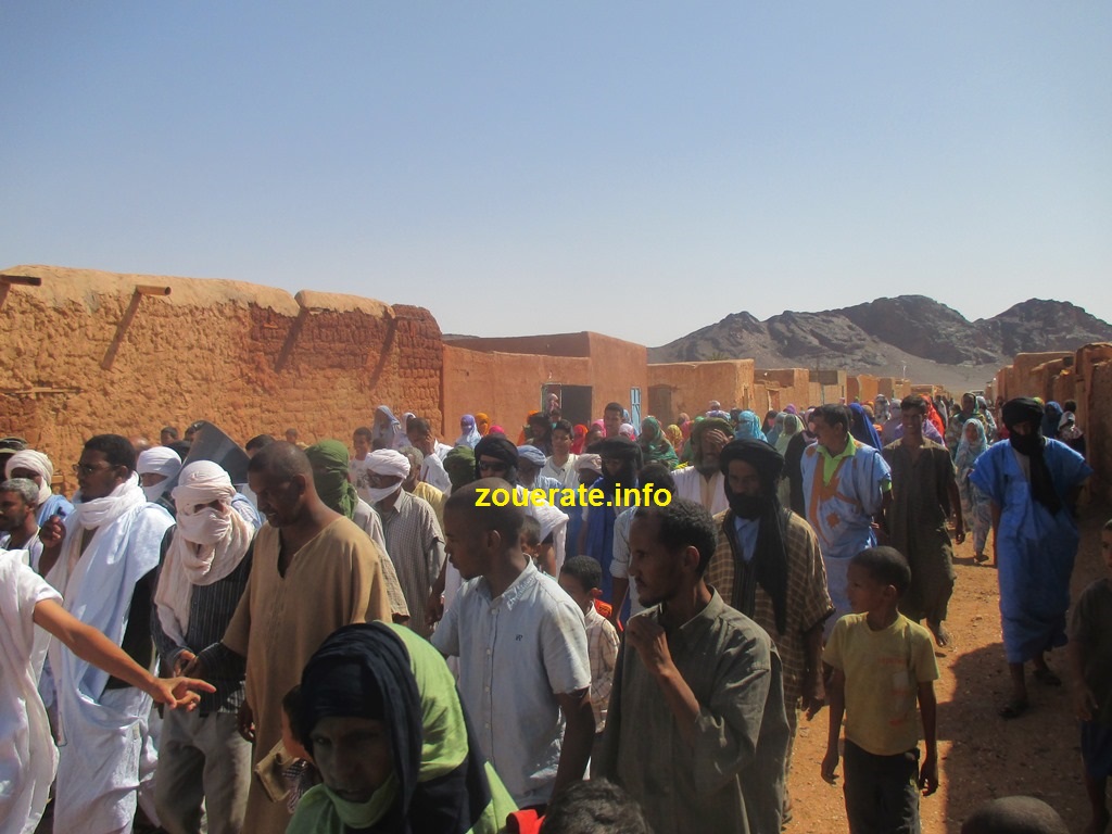 سكان افديرك خلال مسيرتهم الإحتجاجية الخميس الماضي10-09-2015