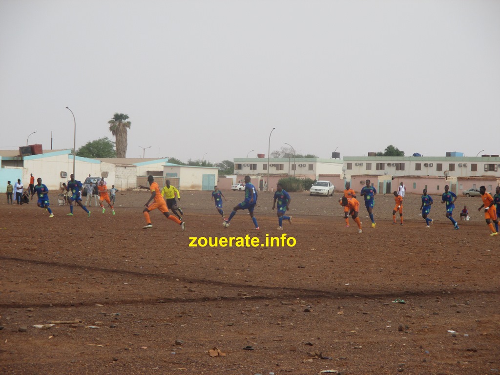 لقطة من الشوط الأول للمباراة