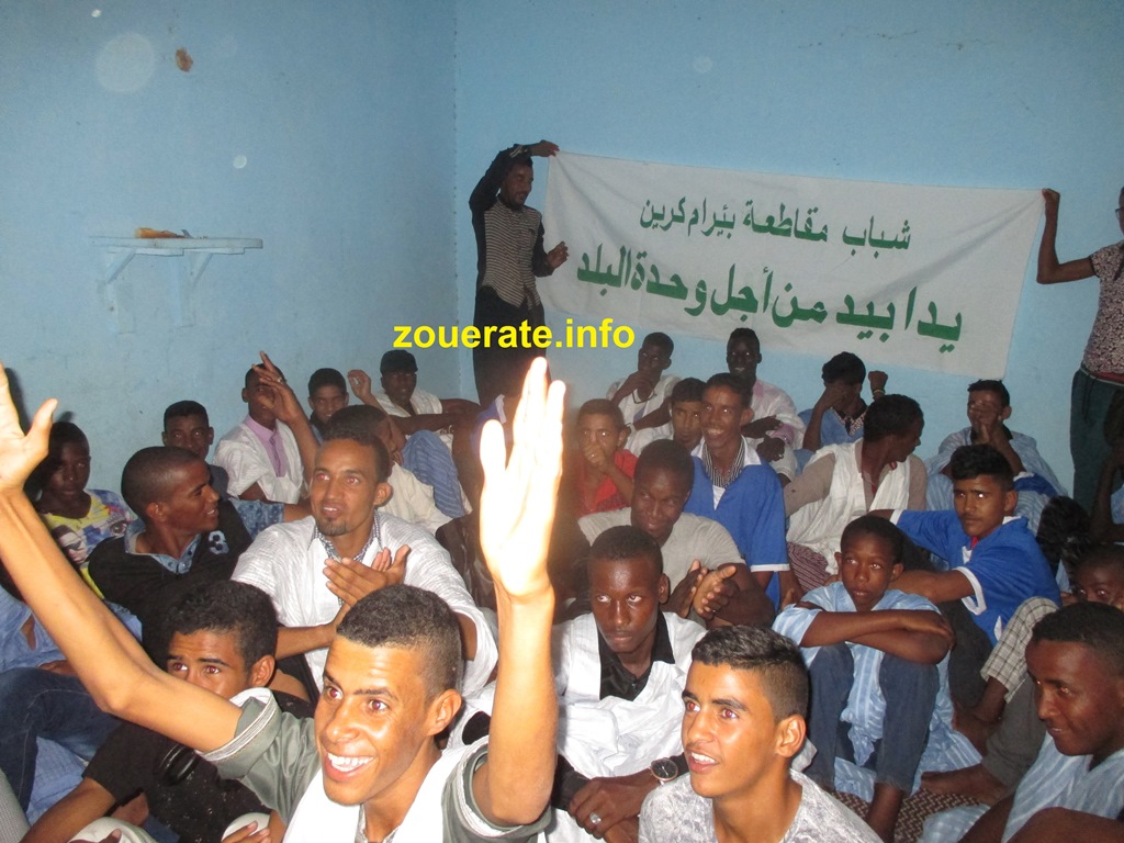 شباب بئر ام اكرين في مقر إقامتهم في ازويرات التي وصلوها اليوم السبت للمشاركة في المهرجان