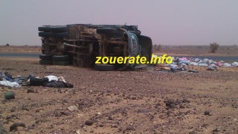 انقلاب شاحنة نقل موريتانية-أرشيف ازويرات إنفو