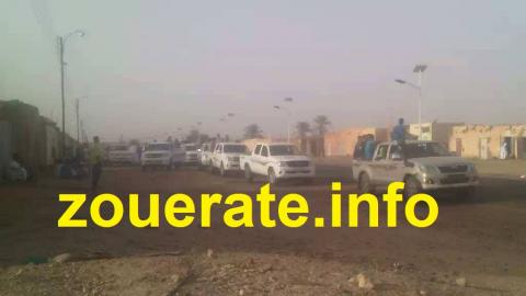 صورة من رباعيات الدفع لنقل سكان مدينة افديرك الى المنصة الرسمية بازويرات صباح اليوم