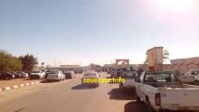 عمال وسيارات لاسنيم عند العيادة المجمعة اليوم في اززيرات غثناء التحضير لنقل جثمان الفقيد 